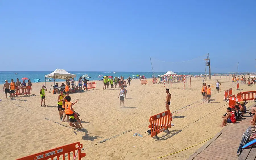 La platja dels Tres micos de Caldetes, nou espai de la Week