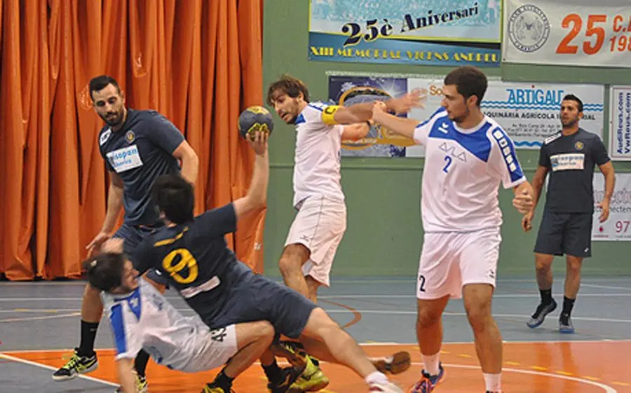 El Cambrils continua intractable a la seva pista