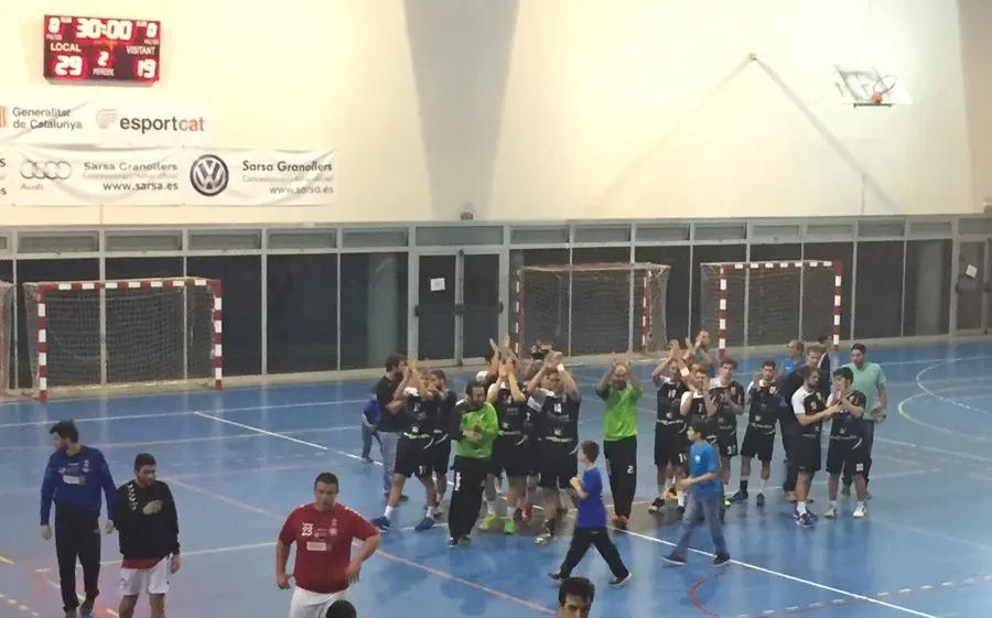 El BM La Roca passa per davant del Bordils