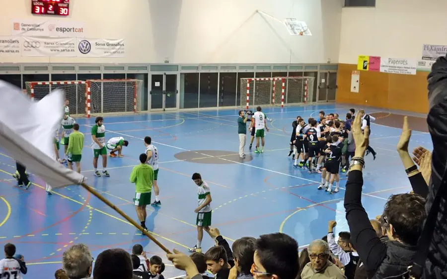 El derbi va acabar amb alegria per a l'afició local