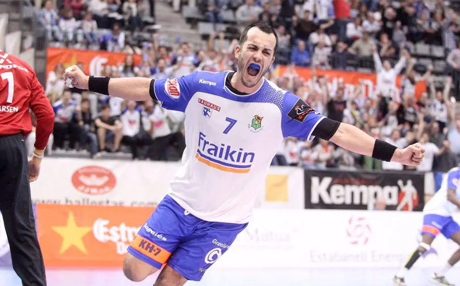 Espectacular imatge de Marc Garcia en el partit d'avui
