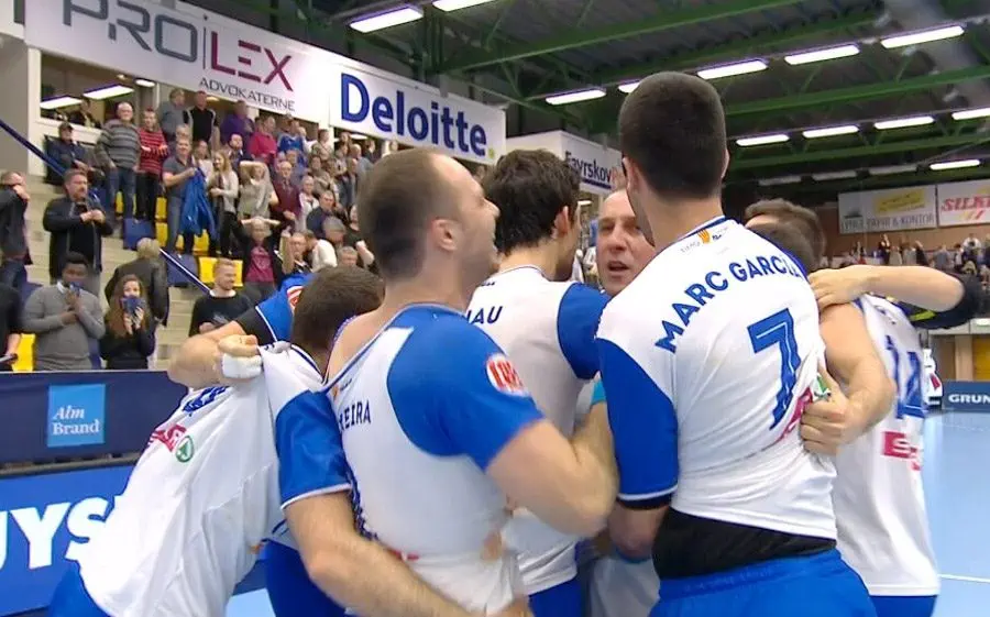 El Fraikin Granollers celebrant la victòria a Silkeborg