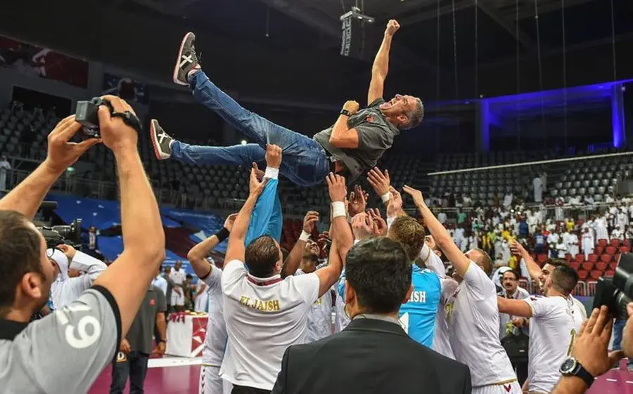 Lequip de l'El Jaish mantejant Gerona