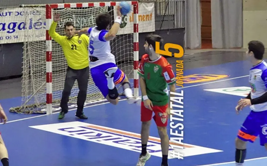Edgar Pérez llançant contra el Sant Quirze, la temporada passada