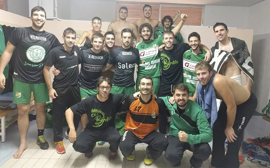 El Bordils celebrant el primer triomf, a Nava