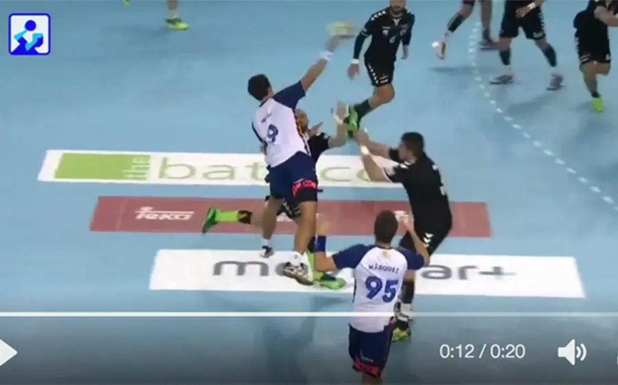 Arnau Garcia fent el gol decisiu