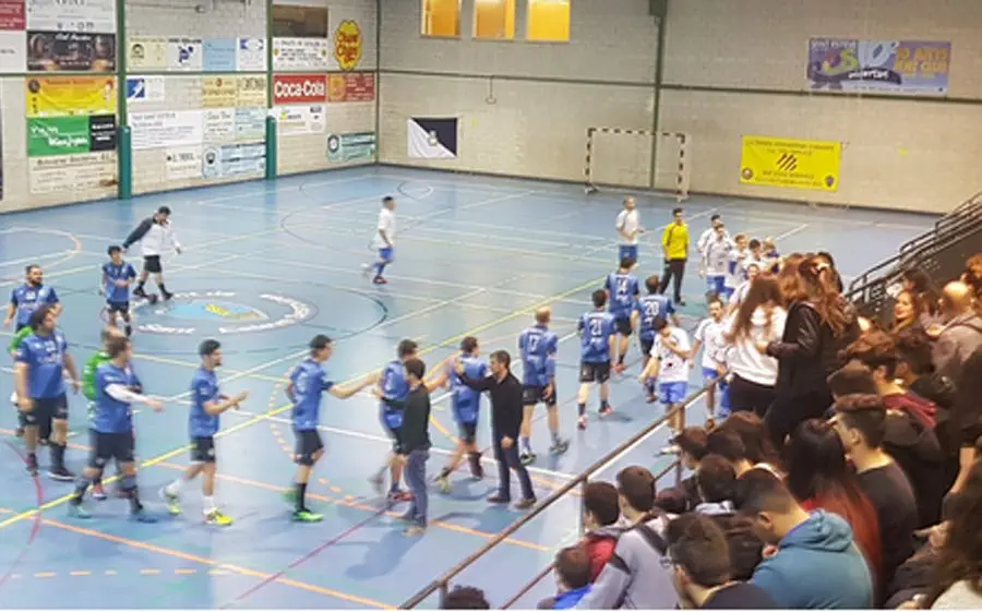 Els dos equips van brindar un partit fort i esportiu