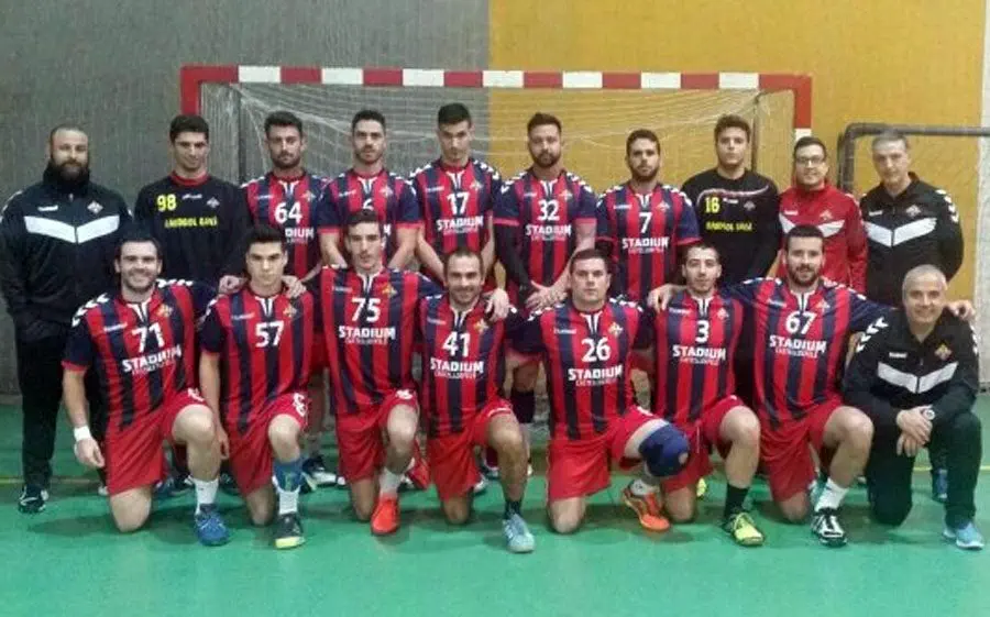 El Gavà estrenava samarretes i patrocinador i va guanyar