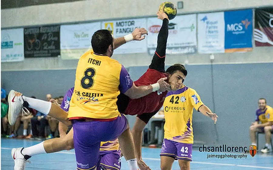 Imatge del partit de la 1a volta a Sant Vicenç