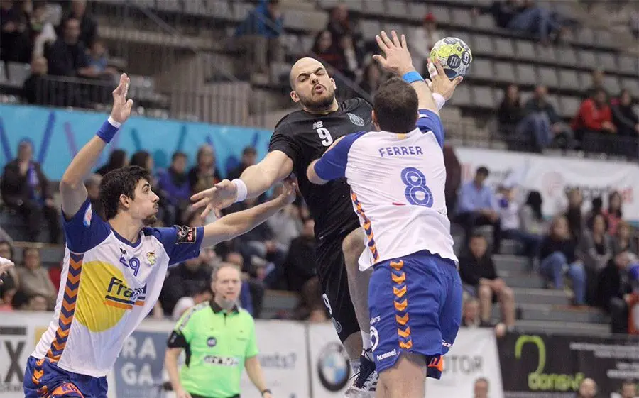 Partidàs defensiu del Fraikin contra el Porto