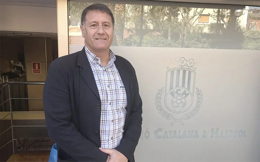 Jaume Fort, a les portes de la seu de la FCH