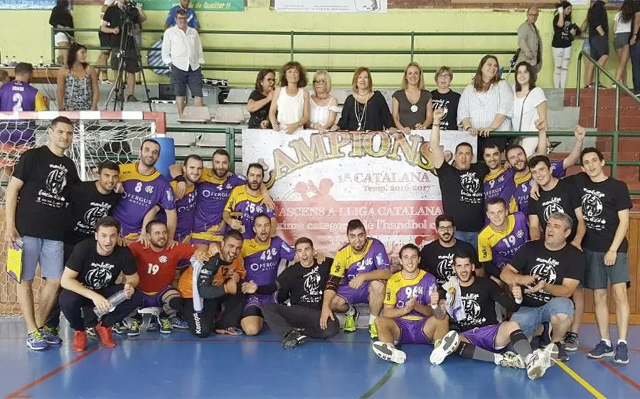 El Calella celebrant el títol