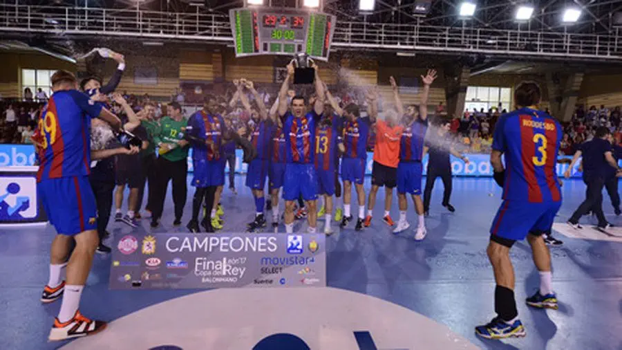 El Barça celebrant el títol