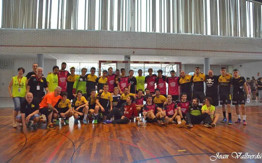 Els dos equips que van jugar la final amb molta esportivitat