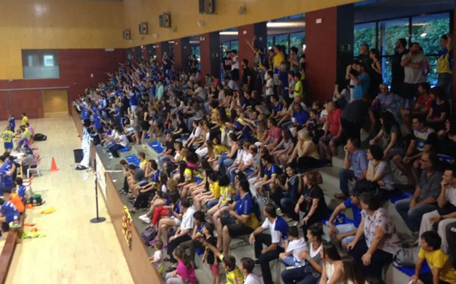 Les grades de Banyoles ajudaran el seu equip