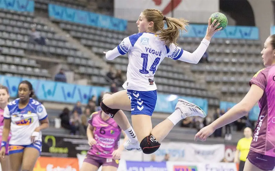 Ona Vegu, com Carmen Prelchi, convocades amb les Guerreras Junior