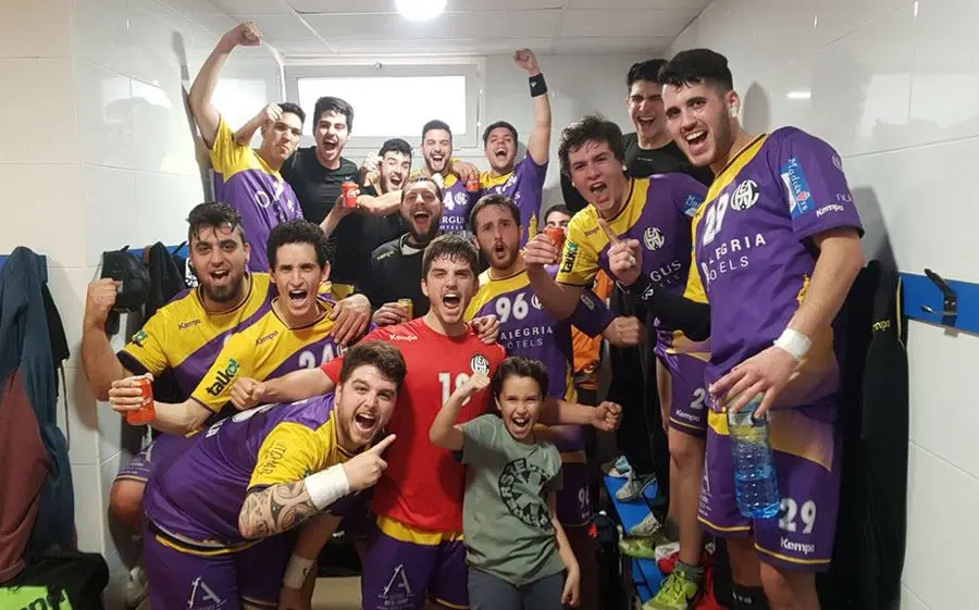 Alegria al vestidor calellenc després de derrotar el Claret