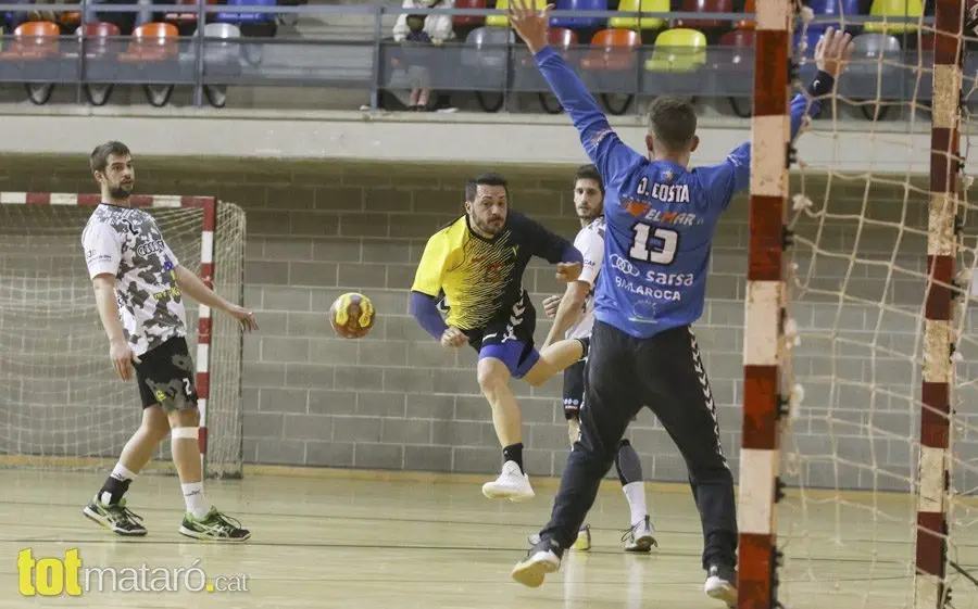 Interessant partit a Mataró: el "derbi del túnel"