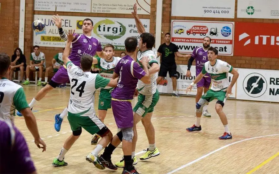 Una imatge del partit de pretemporada entre Bordils i Adrianenc