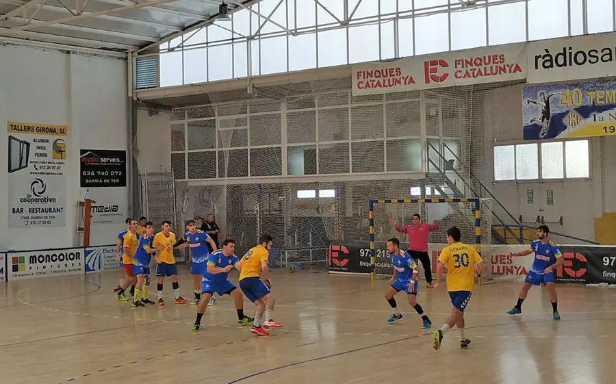 La defensa sarrianenca va estar molt ferma