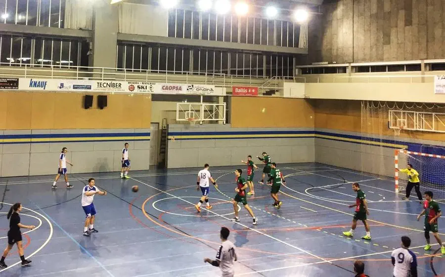 Bon partit al pavelló de Berga amb la visita del Salou