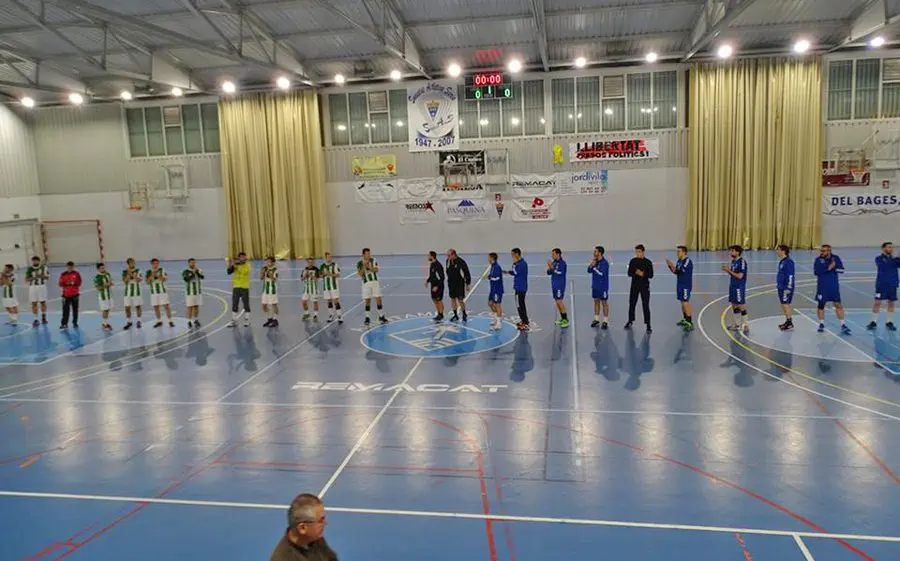 Els dos equips abans de començar el partit