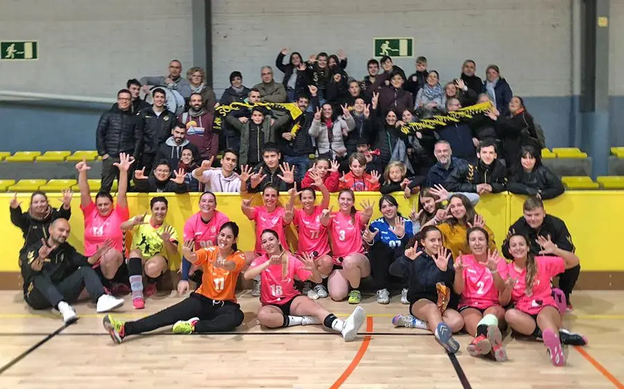 Les martorellenques amb la seva afició
