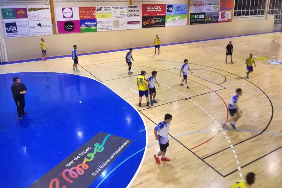 El Sant Esteve en un partit al pavelló dels "Quatre Hereus" a de la temporada passada