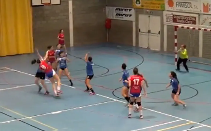 Imatge de l'últim partit jugat pel Molins a casa contra Agramunt
