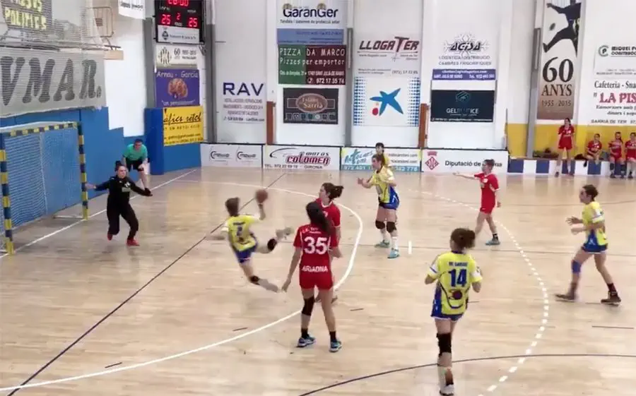 Imatge d'un partit al pavelló sarrianenc (contra Tortosa)