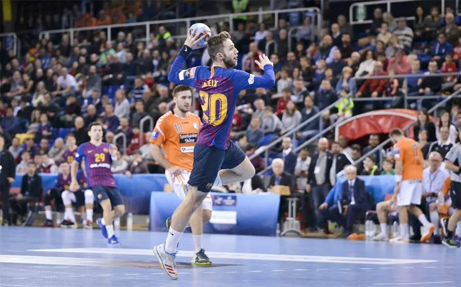 Aleix Gómez, amb Marc Cañellas al fons