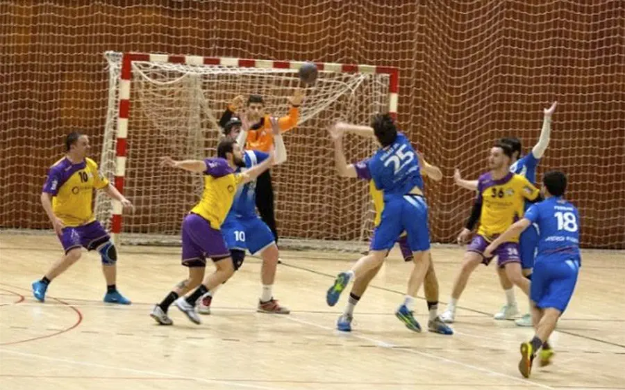 Banyoles i Calella en un partit d'aquesta temporada