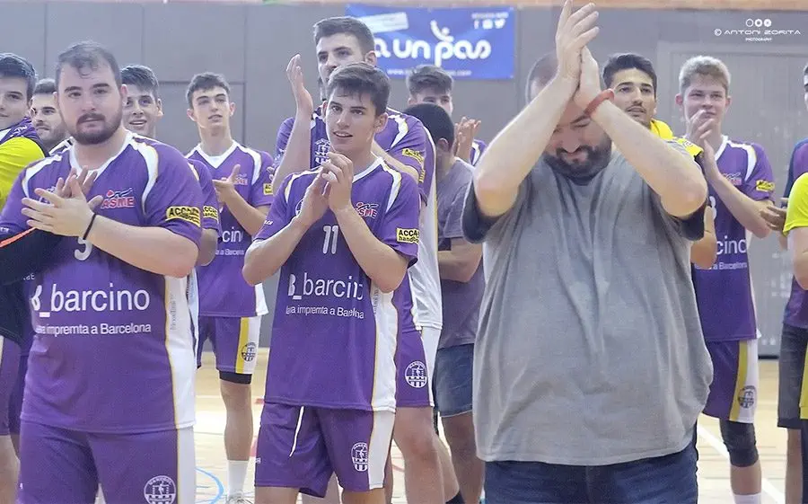 El Sant Martí Adrianenc B celebrant la victòria de la primera jornada