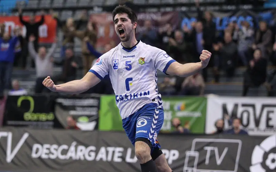 Èdgar Pérez celebrant un dels seus gols
