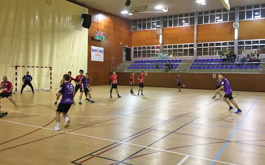 El Castellbisbal, dels de dalt, és el que ho va tenir més complicat per guanyar en el partit jugat a Guissona