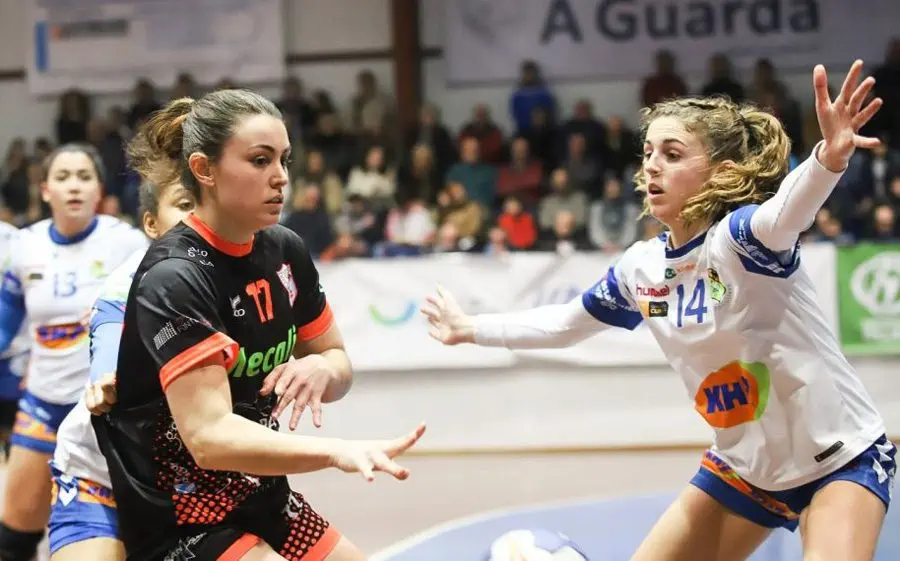 Imatge del partit de la primera volta, amb Ona Vegué, que és la quarta màxima golejador de la lliga