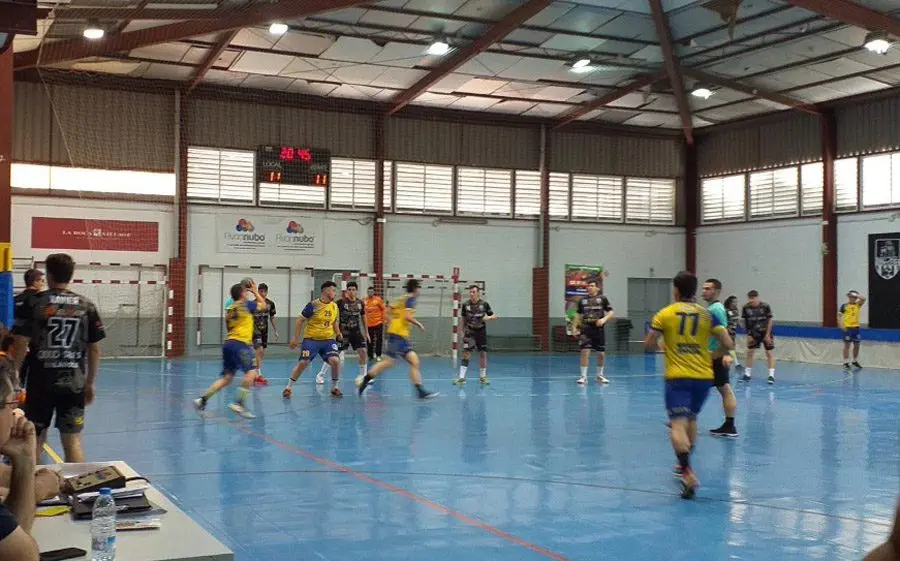 El pavelló vell de La Roca rep el partit de la jornada