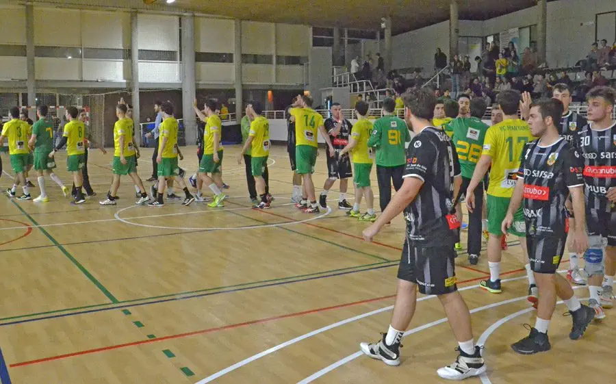 El Manyanet surt reforçat després de derrotar a La Roca B
