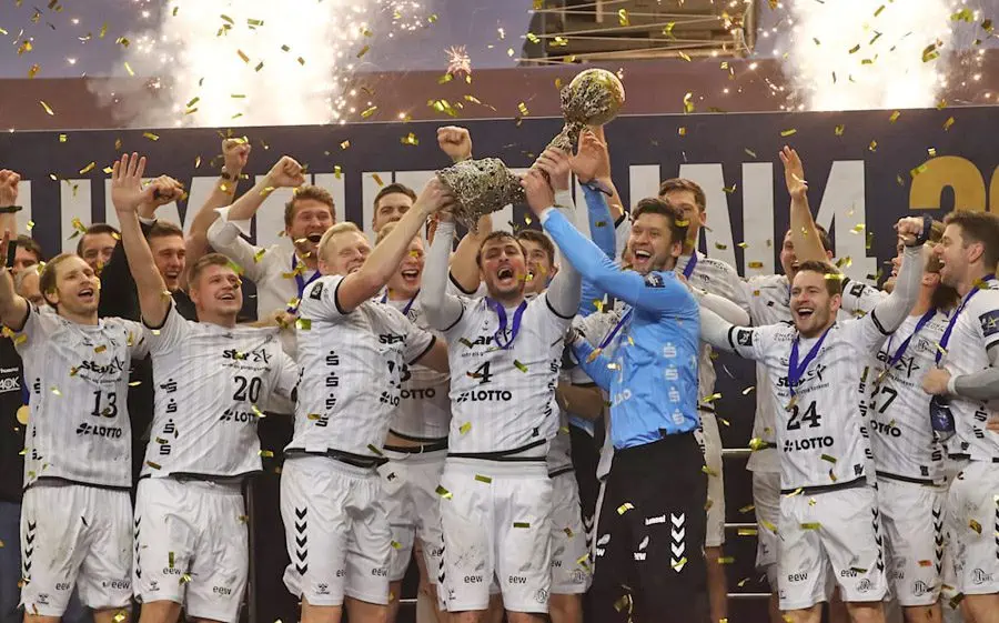 Els jugadors del Kiel amb la Champions