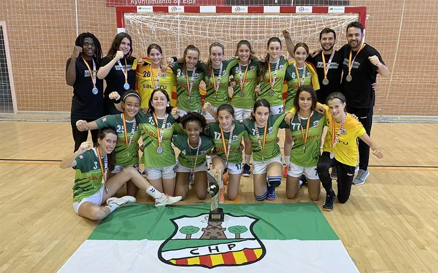 Les palauenques contentes després de la final