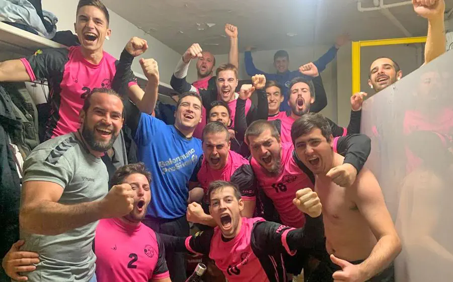 L'Handbol Parets després de guanyar a Sarrià de Ter
