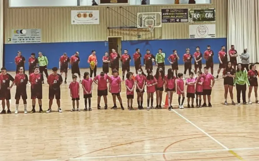 L'equip del Montmeló al darrere, va guanyar en el dia de la presentació dels equips del club