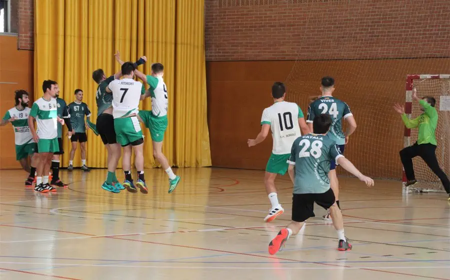 Un dels duels més interessants es juga a Molins de Rei, on reben el Bordils B (imatge del partit de la temporada passada que va guanyar l'equip bordilenc)