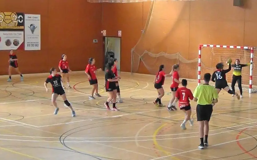 Imatge del partit entre Ribes B i Ampolla, que ara es veuen les cares a la localitat ebrenca