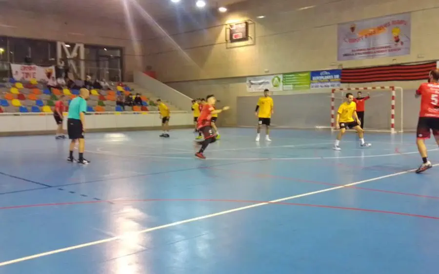 Un dels partits destacats es el derbi del Baix Llobregat entre Castelldefels i Santllo B (imatge del partit de la primera volta)