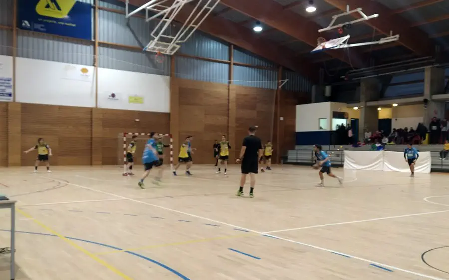 El pavelló de Fornells acull el partit més atractiu de la jornada