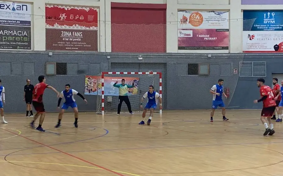 El Parets vol mantenir-se fort a casa (imatge del partit contra Santllo)