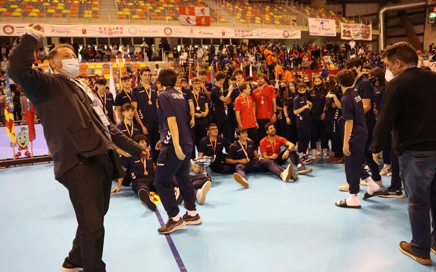 Quatre seleccions catalanes van pujar al podi