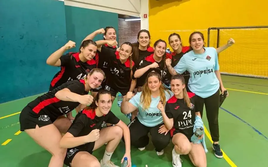 L'equip de l'Handbol Ampolla després de guanyar a Gavà