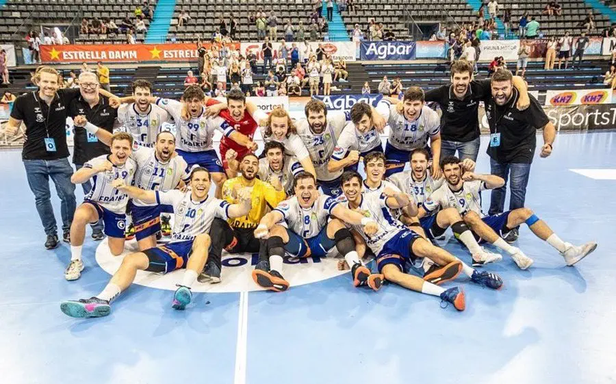 El Fraikin Granollers celebrant el subcampionat